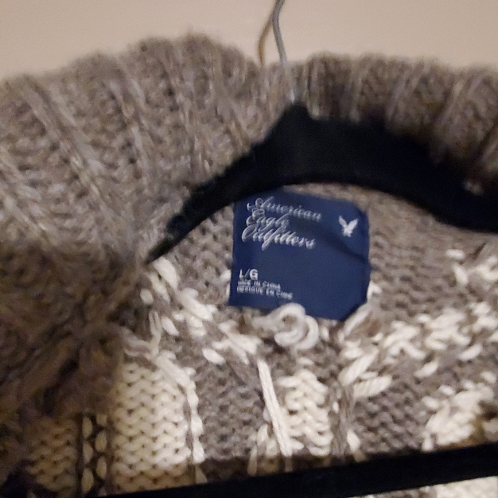 Nwot American eagle sweater - Picture 2 of 4